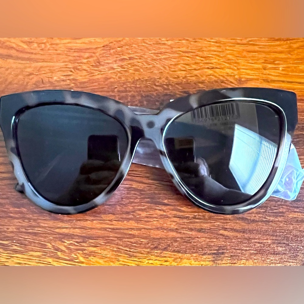 Le Specs Liar Liar Sunglasses in Volcanic Tort